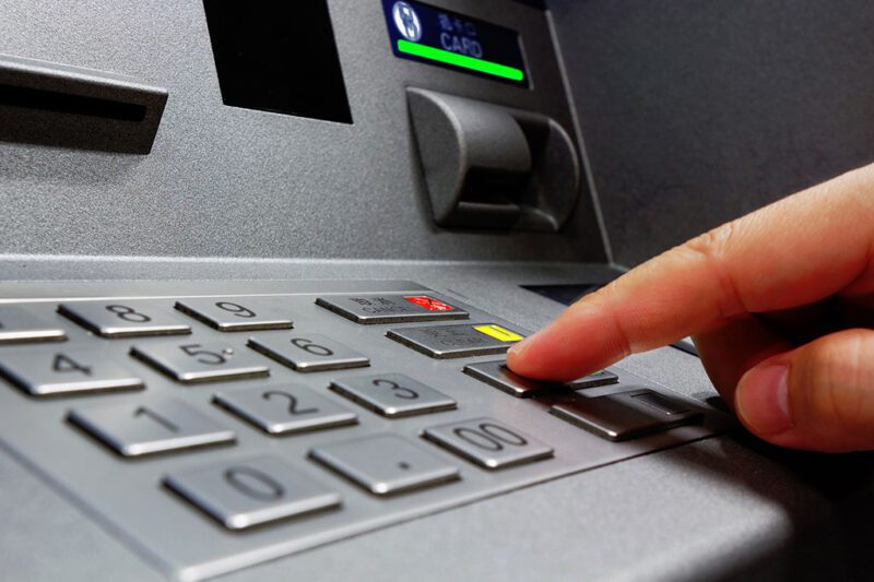 Čovek pronašao priznanicu u bankomatu, ne može da veruje šta piše na njoj: Zašto bi neko OVO čuvao na računu?