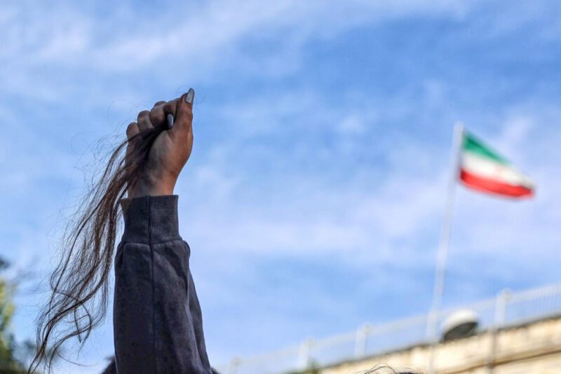 Gore gradovi u Iranu: Režim proglasio demonstrante “neprijateljima Boga”, bolnice prepune mrtvih i ranjenih